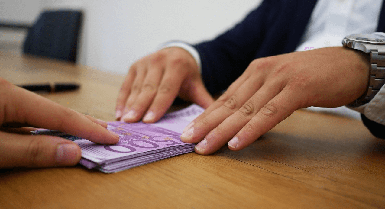 عندما لا تعمل الأنظمة القديمة ولا تعطيك النتيجة المطلوبة ، قم ببناء النظام الخاص بك(برنامج القروض) - Cover Image